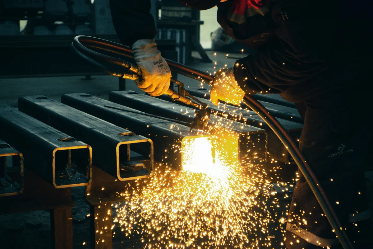 Cięcie palnikiem | ELMET zakład metalowy Wrocław Cięcie palnikiem – usługi obróbki metalu ELMET Wrocław