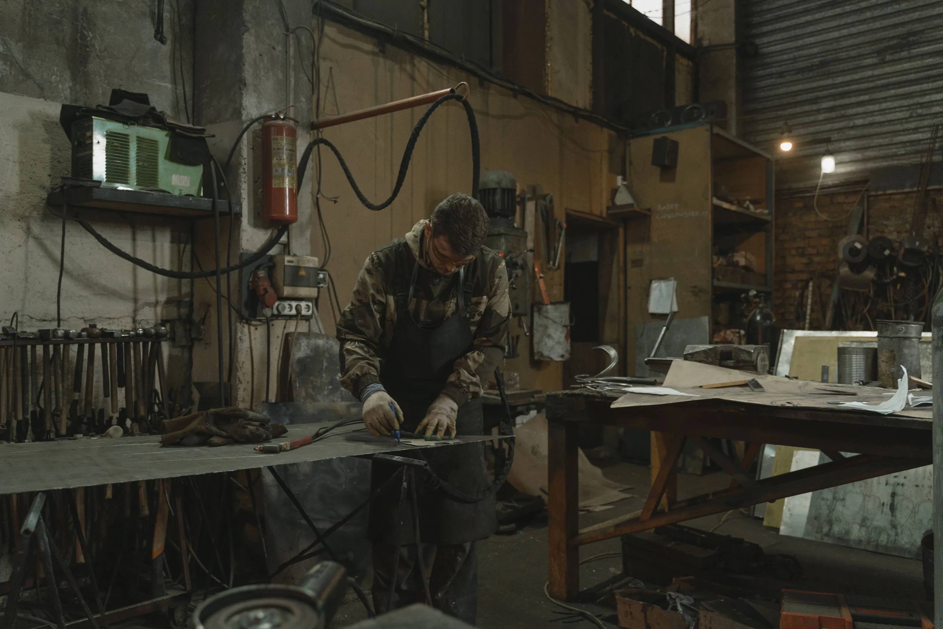 Prace ślusarskie | ELMET zakład metalowy Wrocław Prace ślusarskie – usługi obróbki metalu ELMET Wrocław